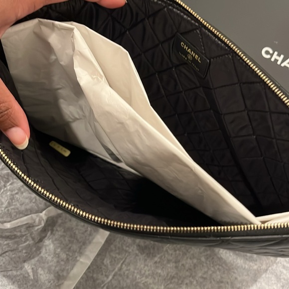 CHANEL Quilted Black Clutch O Case Vegas Charm Pull w/Box - Picture 9 of 11